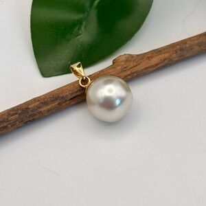 Elegant 14k South Sea Pearl Pendant